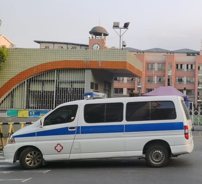 固始救护车出租护送骨折病人一公里多少钱